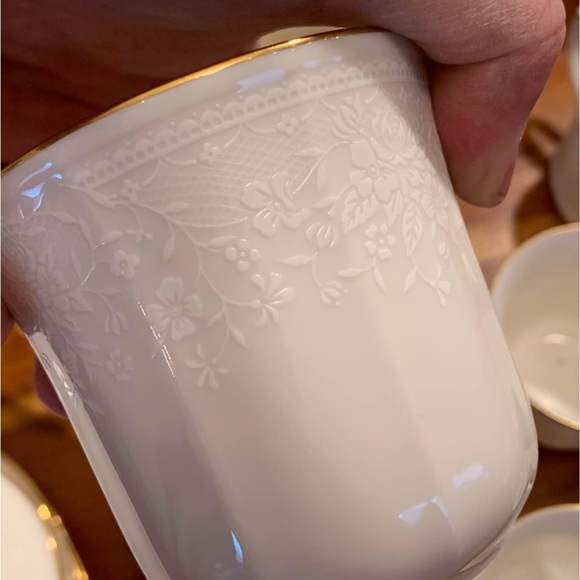 Noritake CHANDON 23 piece set. - Picture 3 of 5